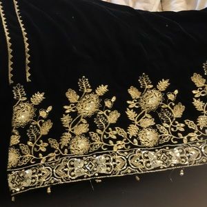 Gold embroidered Velvet Wrap.Hard2find/NWOT/Chic💕